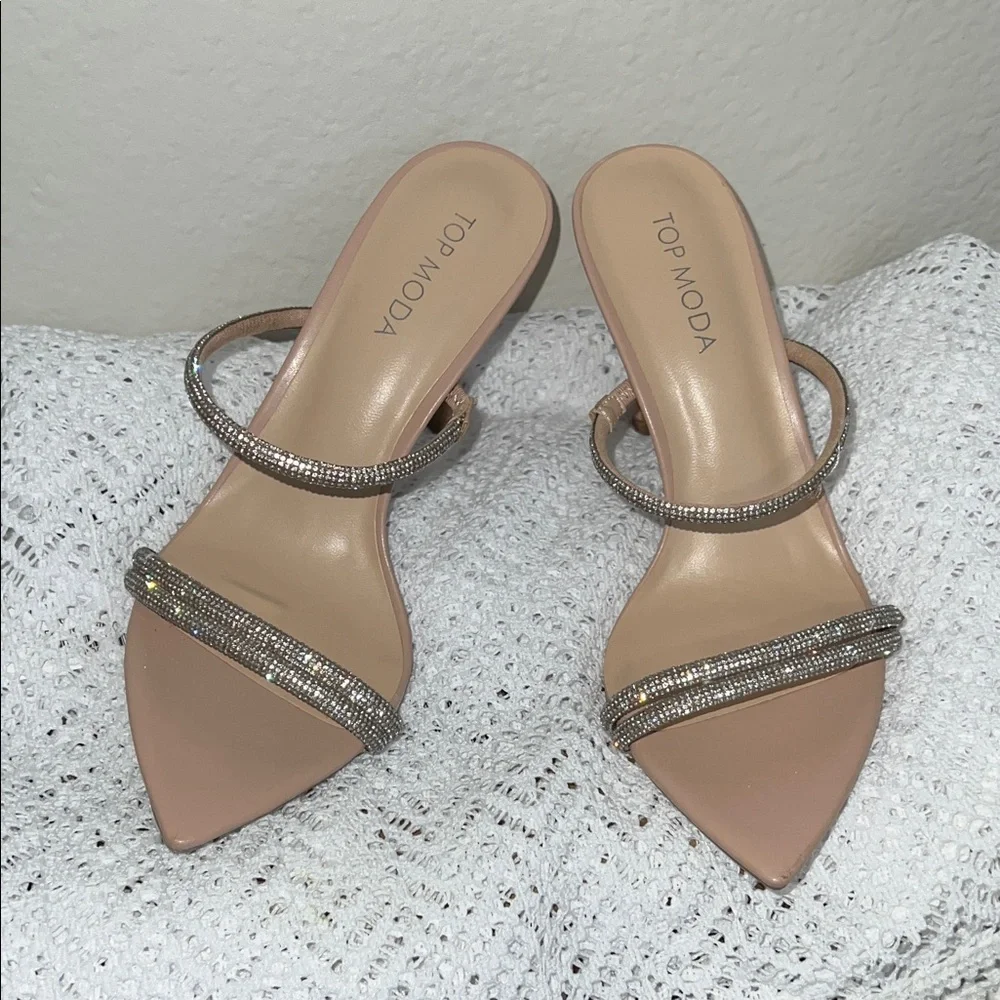 NWT TOP Moda Nude Rhinestone Heels